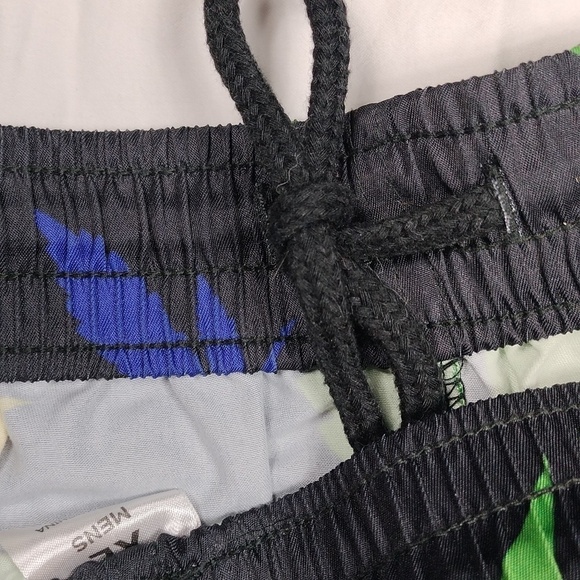 Pot Leaf men's XL swim trunks - Picture 9 of 9